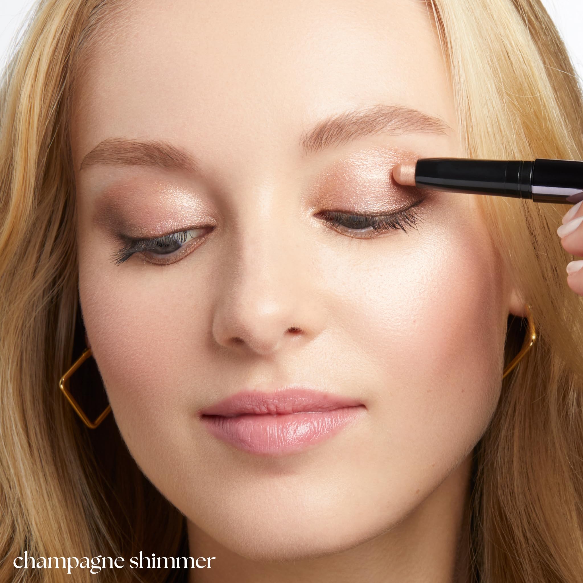Close up of Julep Eyeshadow 101 built-in smudger tip