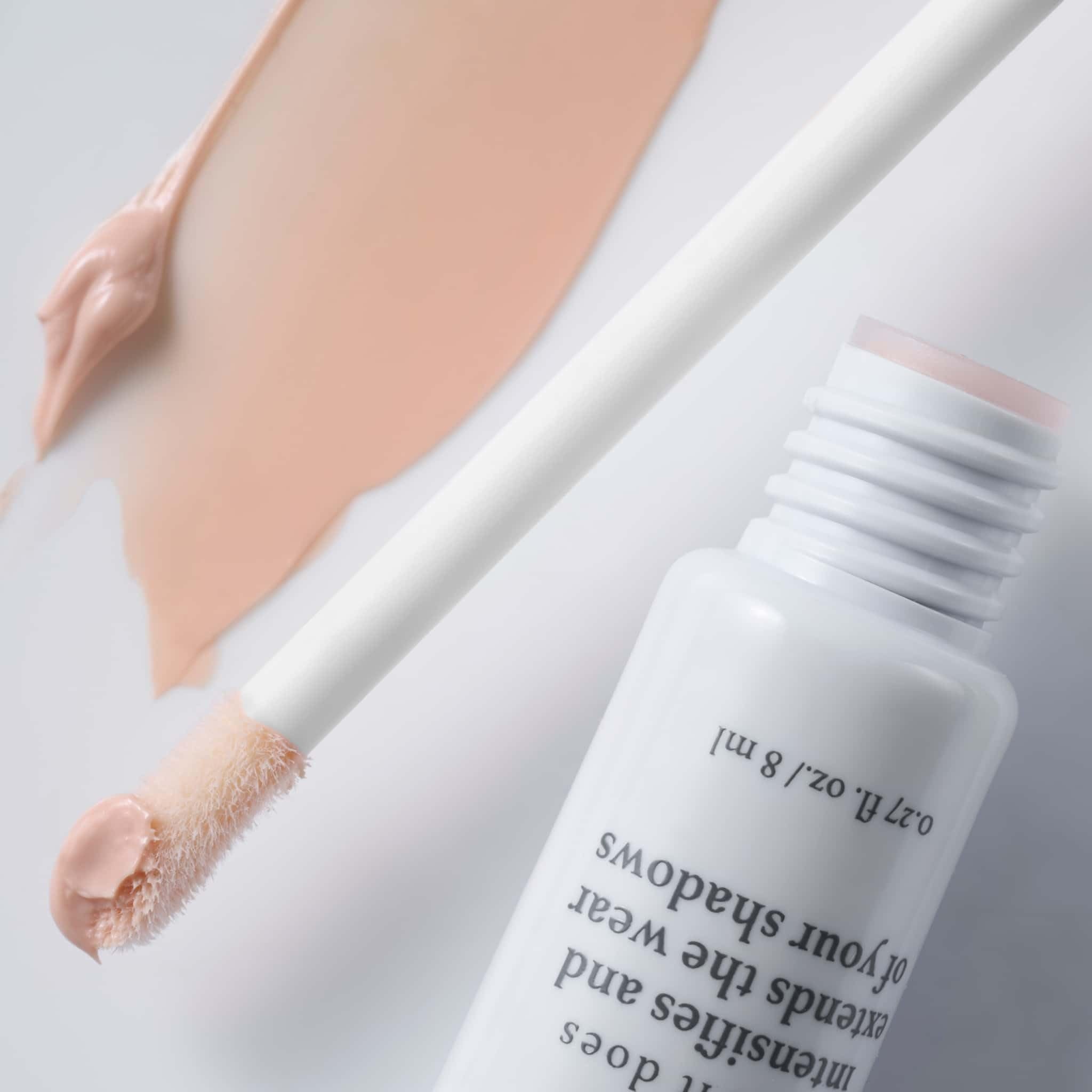 Julep Its Locked sheer eyeshadow primer doe foot applicator close up