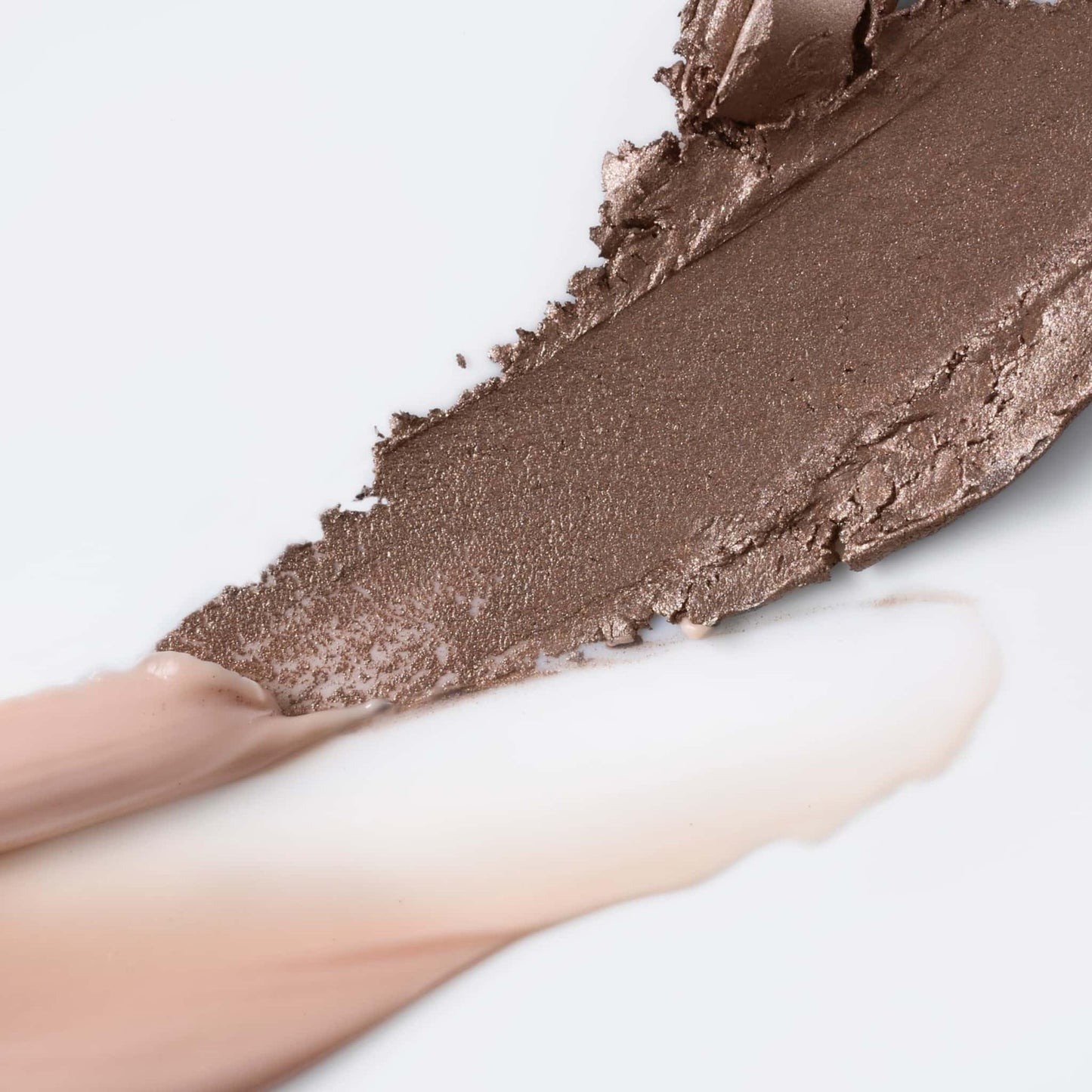 Smudge proof Julep lid primer for intense color payoff