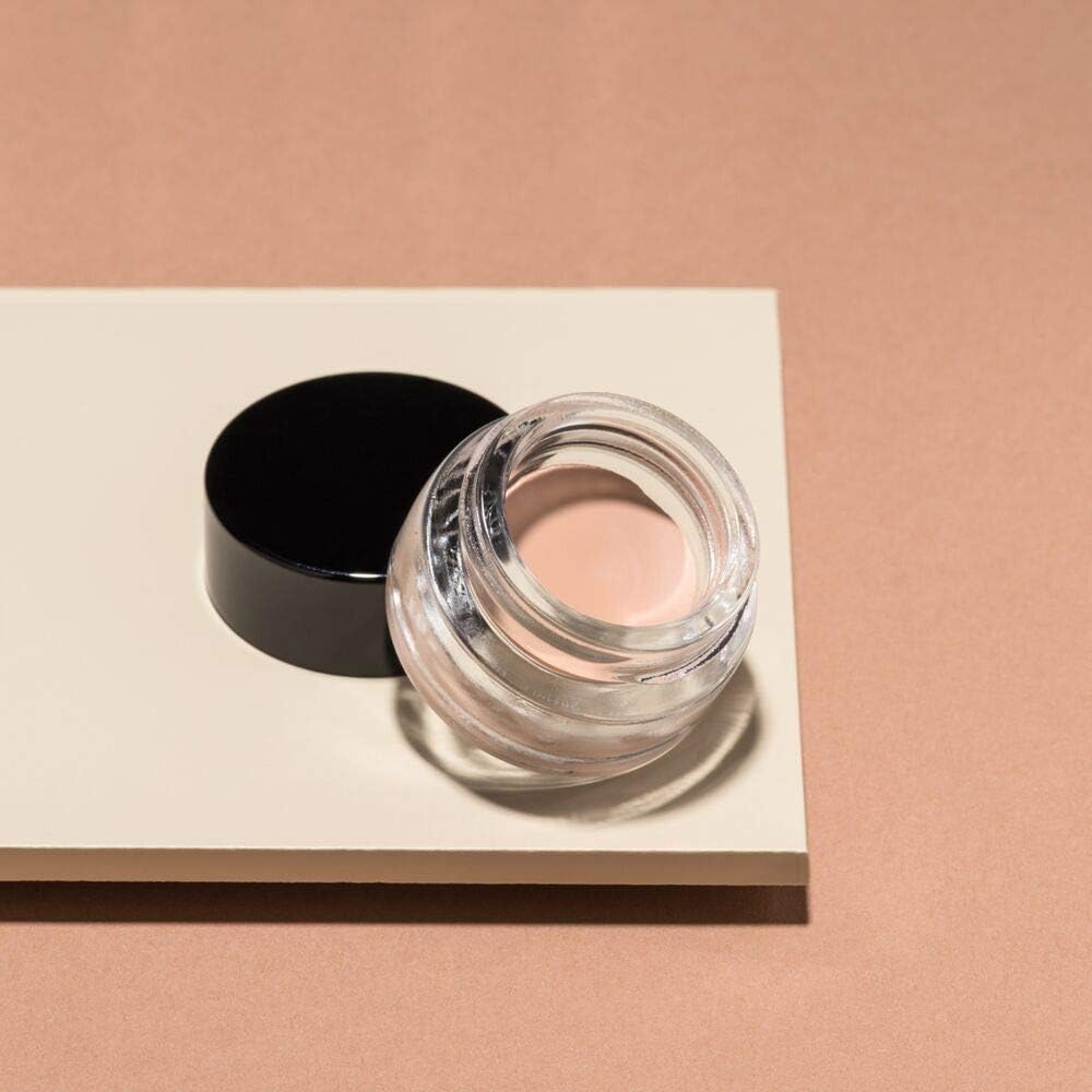 Artdeco authentic cosmetics eye primer product layout demonstration