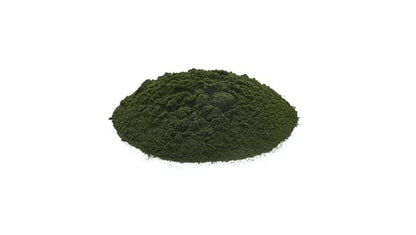 Glass of green smoothie with Yupik Chlorella powder