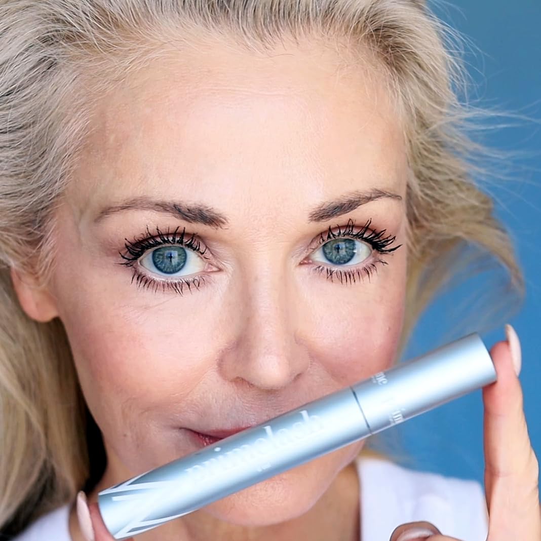 Prime Prometics lengthening mascara brush head close up