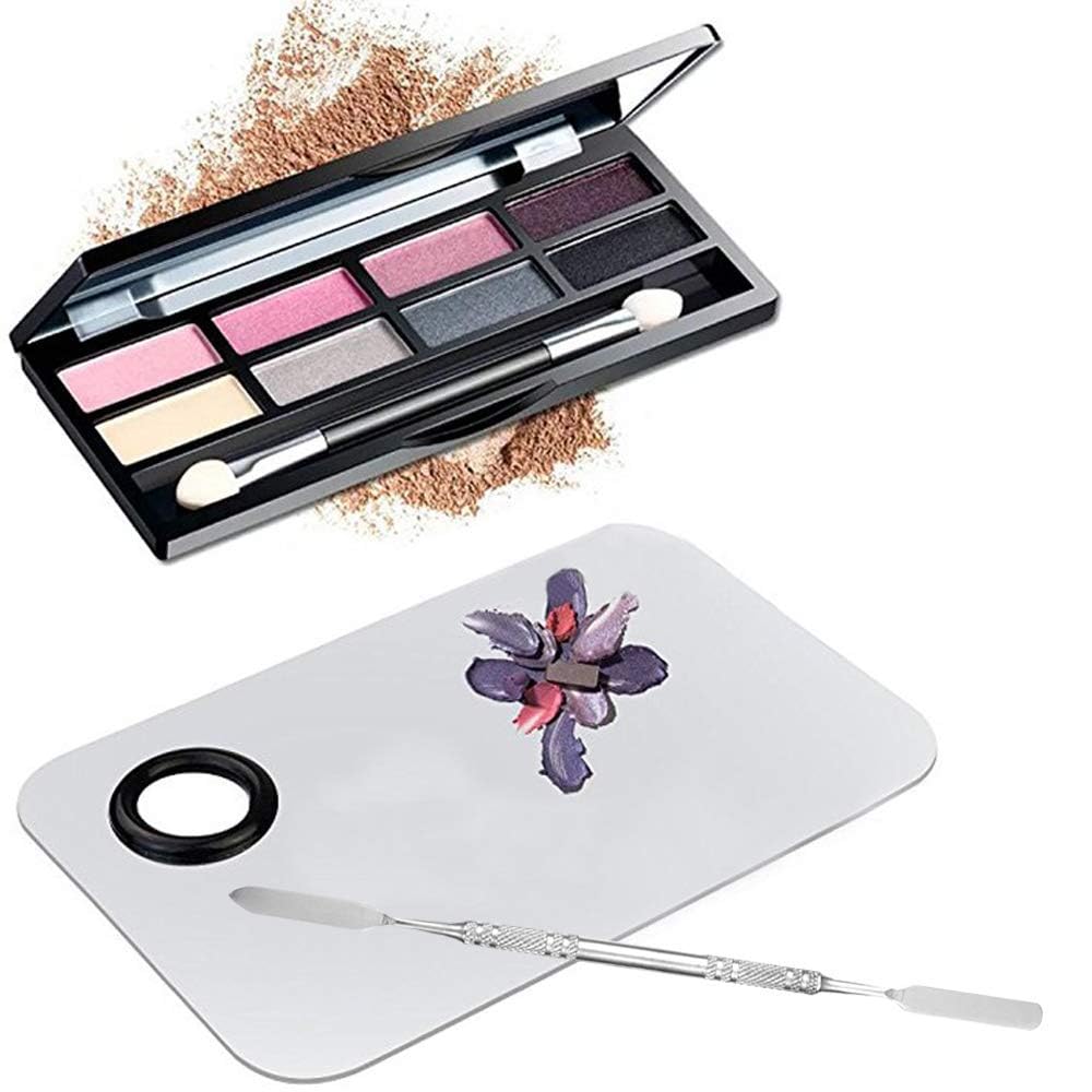 Professional makeup artist using Sinen palette for foundation blending