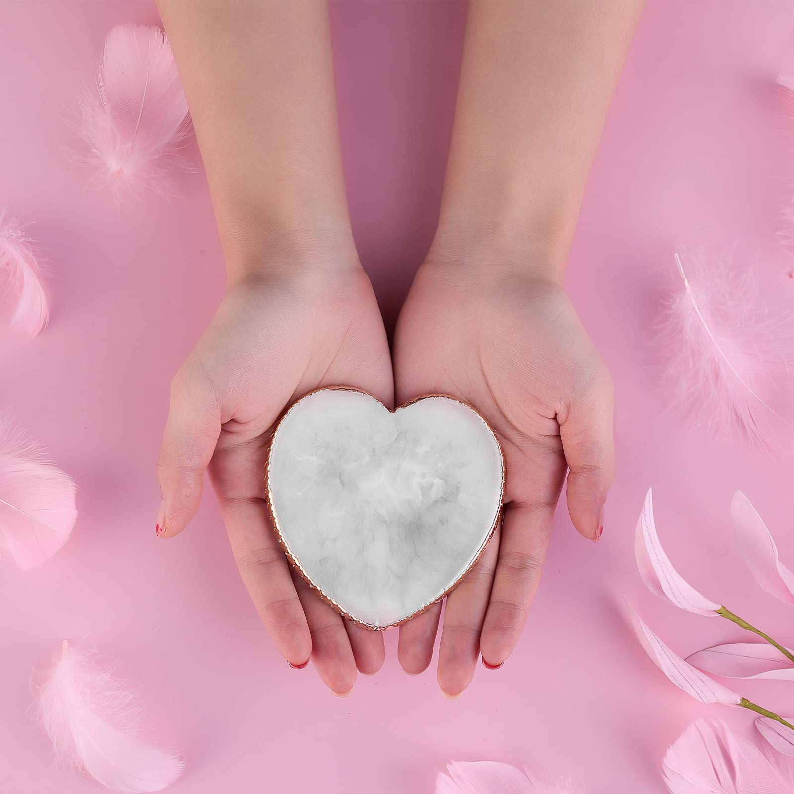 Side profile view of Sibba heart shaped palette