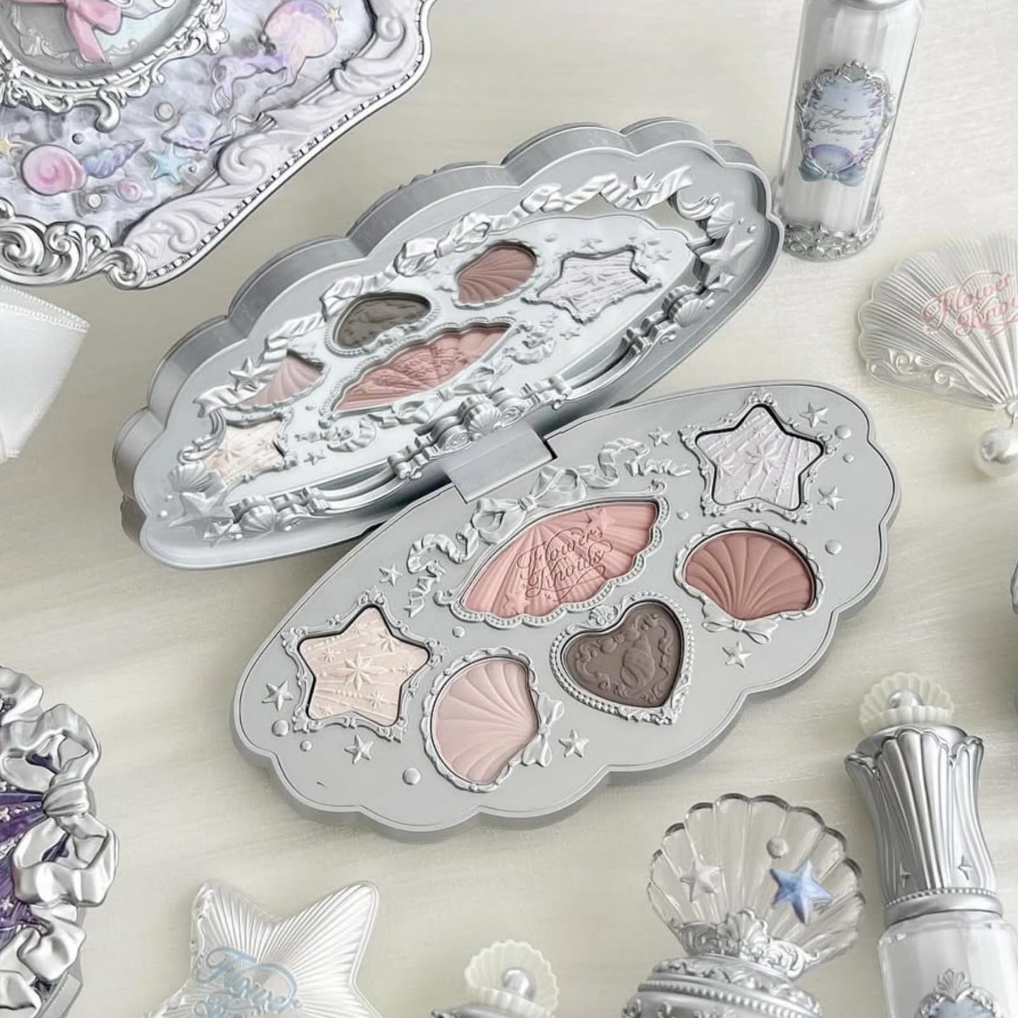 Side profile of Flower Knows Shell's Jewel palette casing
