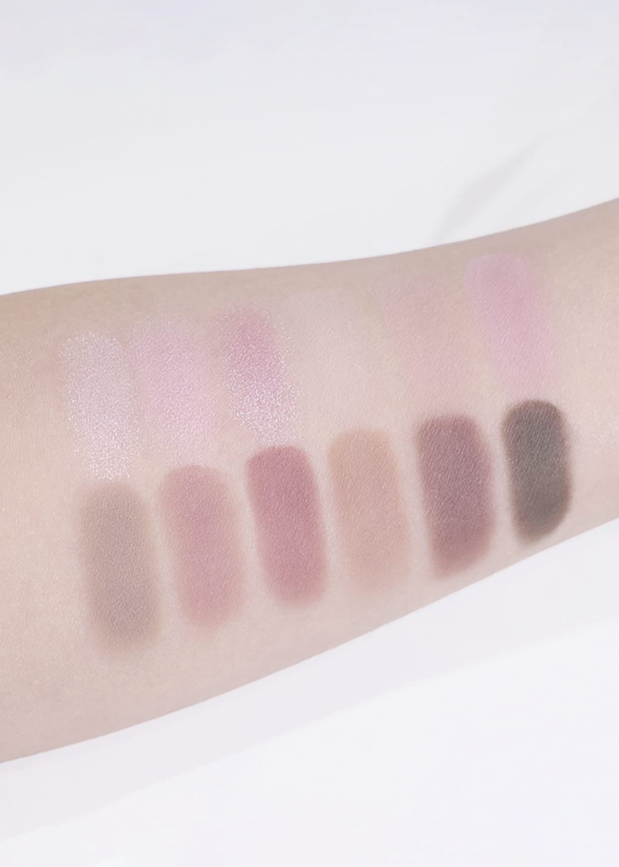 Close up of shimmer and matte shades in Colorgram palette