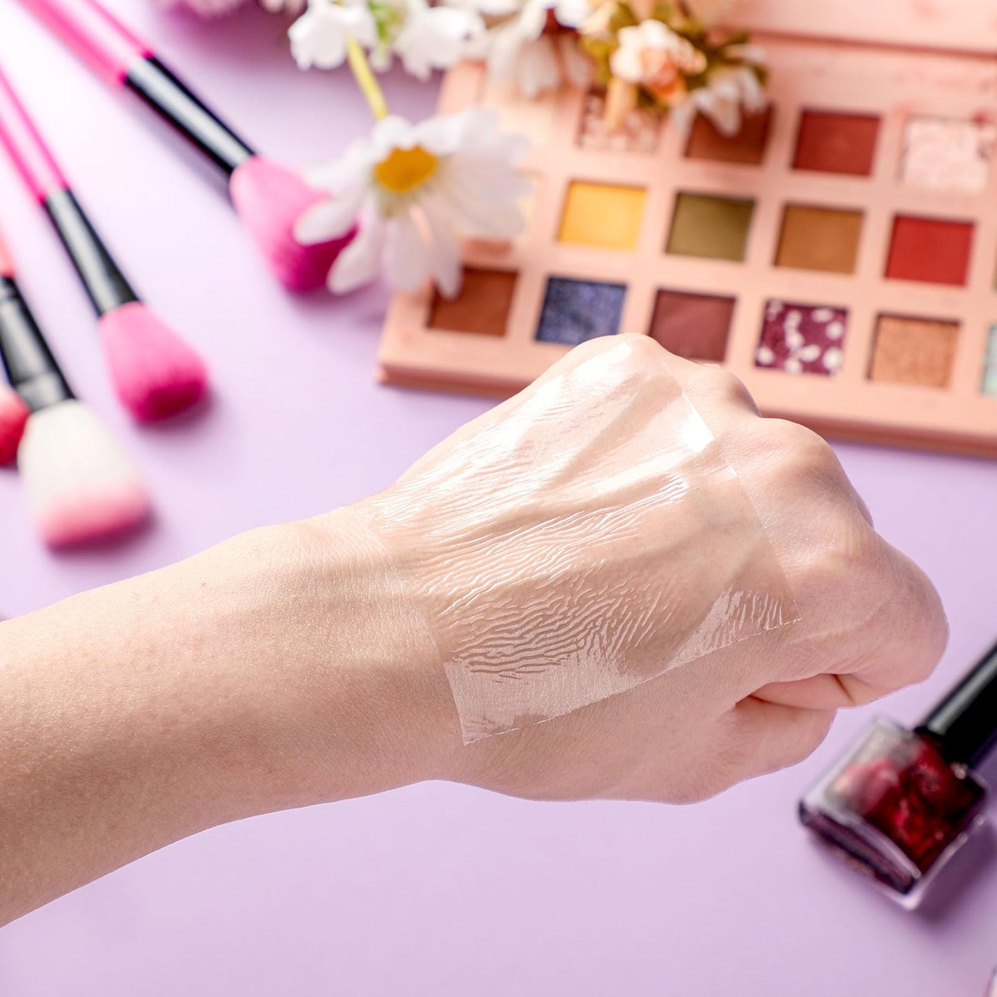 Makeup artist using Linyuthia disposable mixing palette for foundation