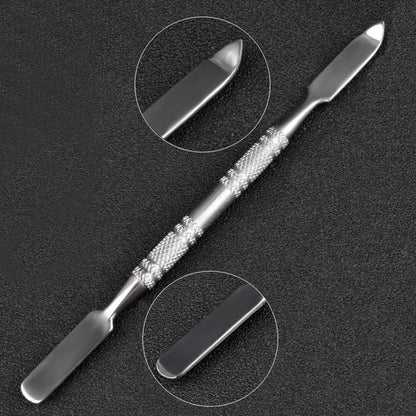 Professional nail artist using Beautifultracy disposable palette paper
