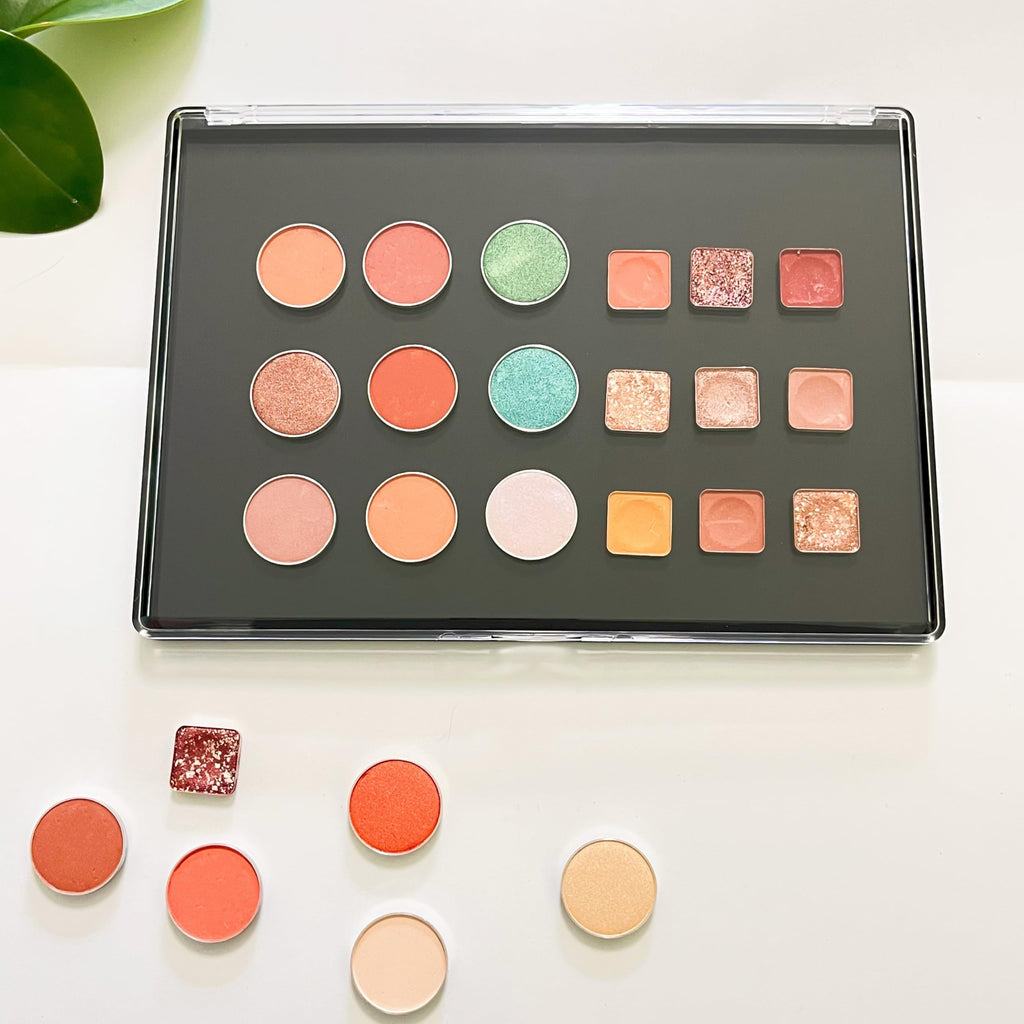 Udtip lightweight plastic makeup palette showing transparent cover