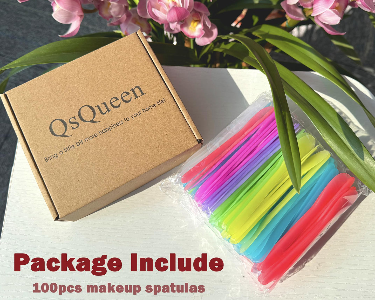 Using a QsQueen spatula to apply facial cream