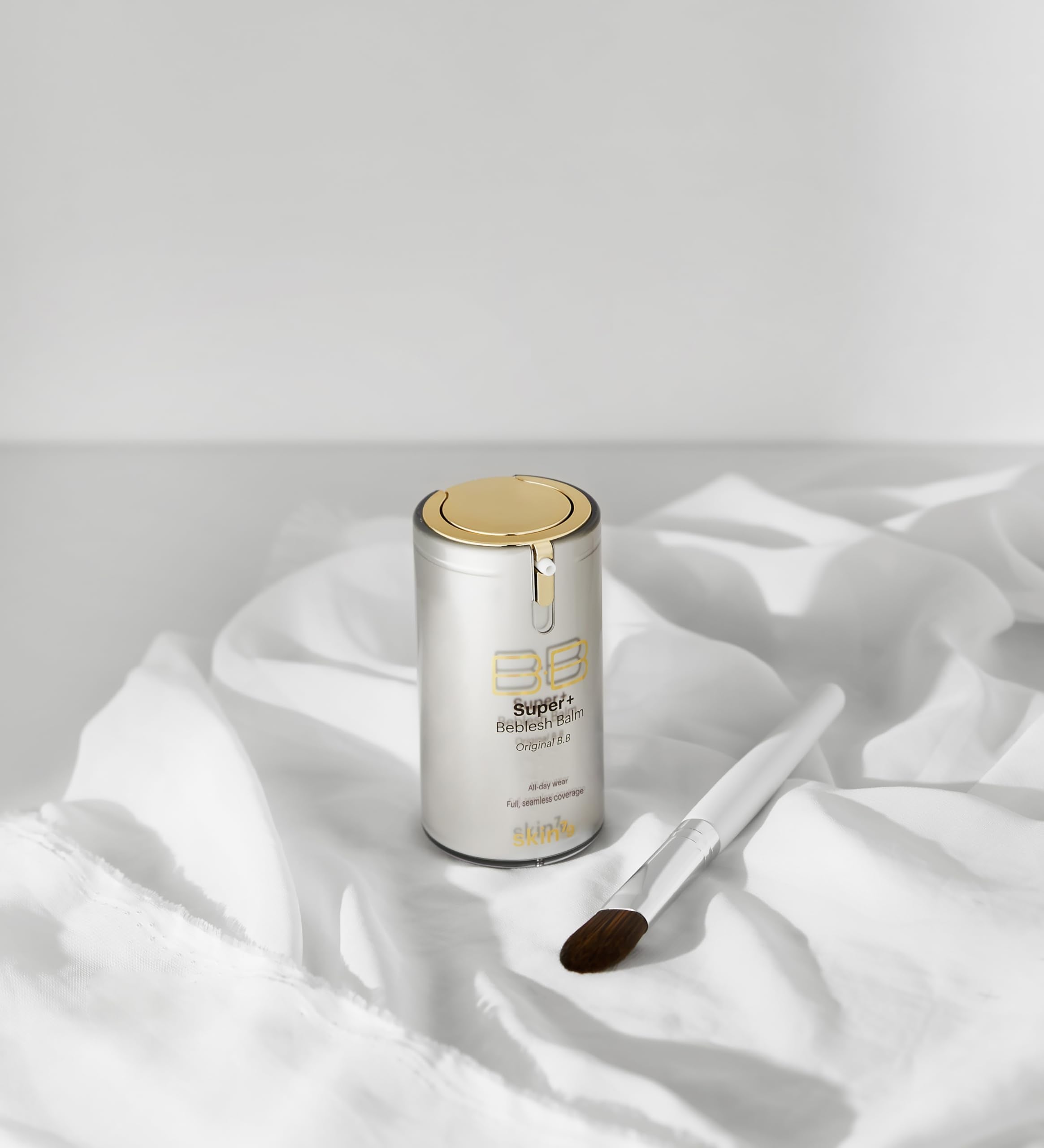 SKIN79 Gold BB Cream tube pump and holographic text details