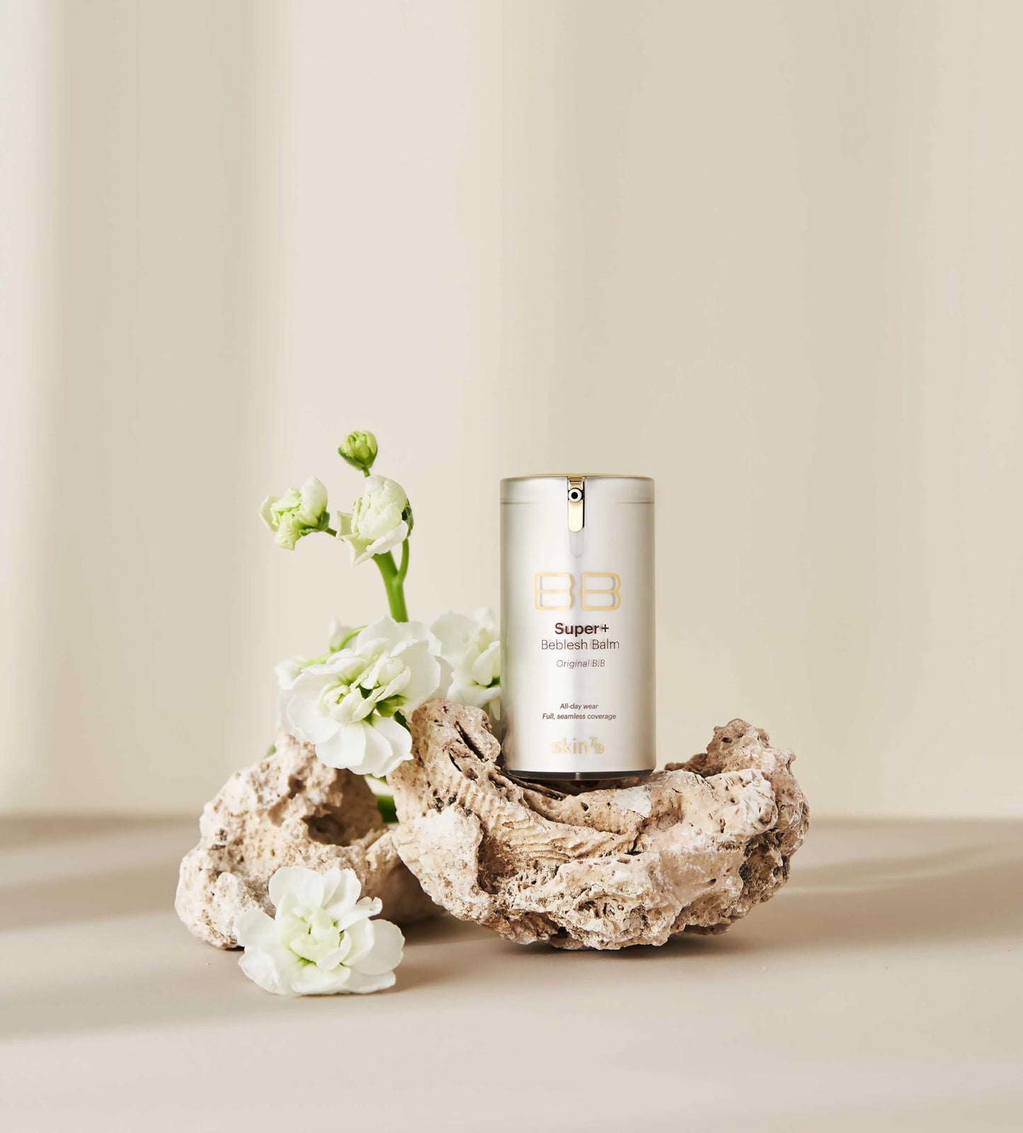 Skin79 Gold Super Plus Beblesh Balm premium gold container side angle