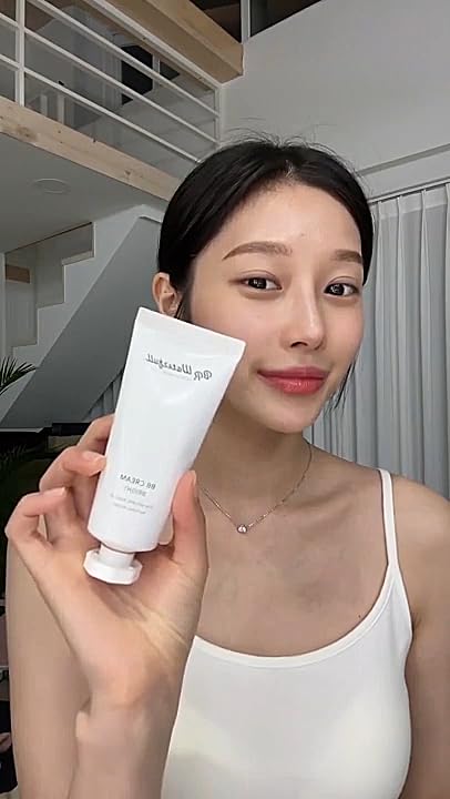 BR Waterfull Korean BB Cream product texture demonstration showcasing the creamy natural skin tone formulation.