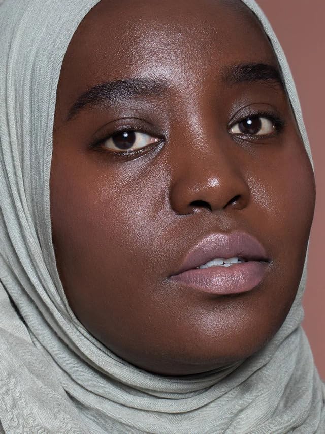 Side profile of ILIA multi use cheek and lip color tube