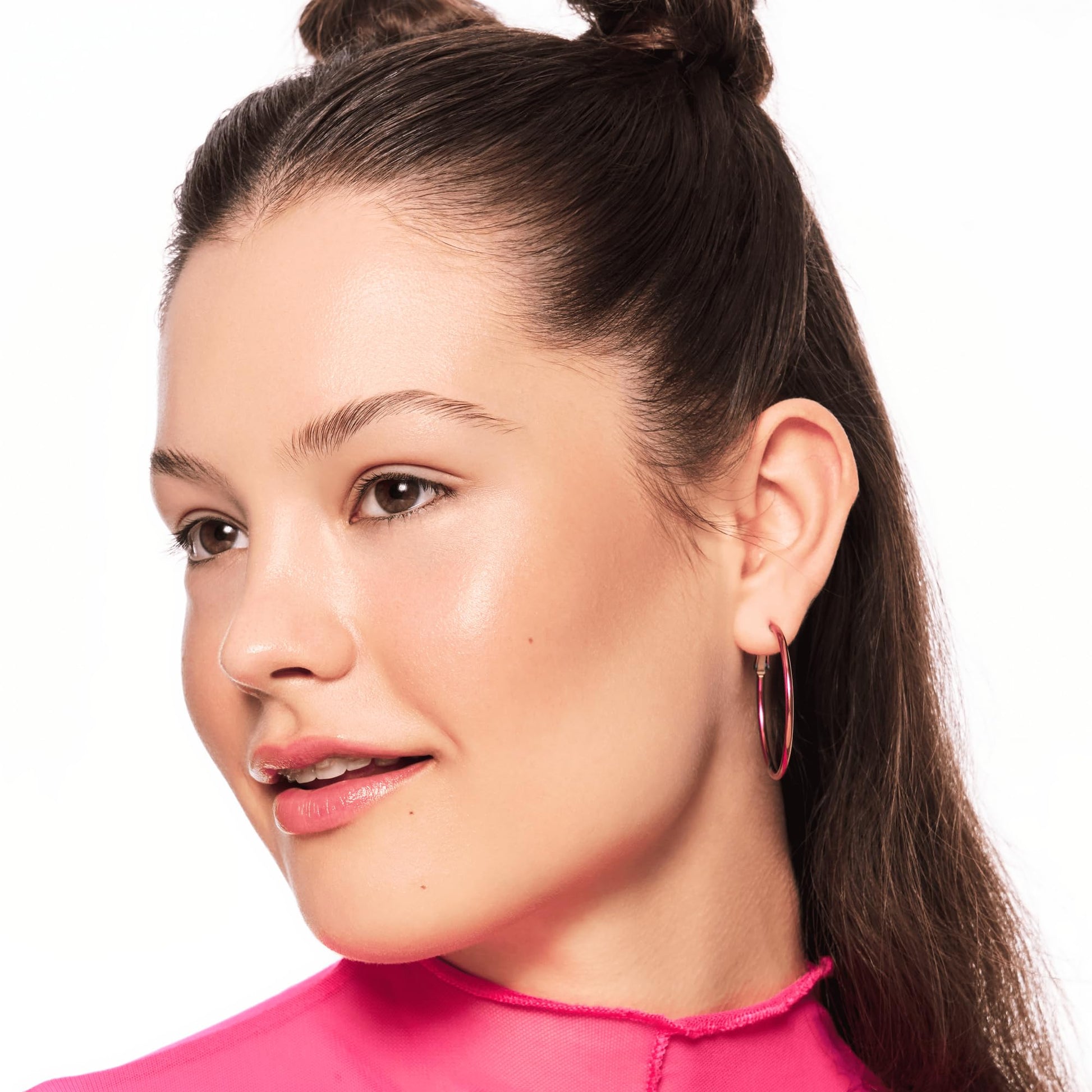 Demonstration of the buildable matte finish formula being blended on the cheekbones.
