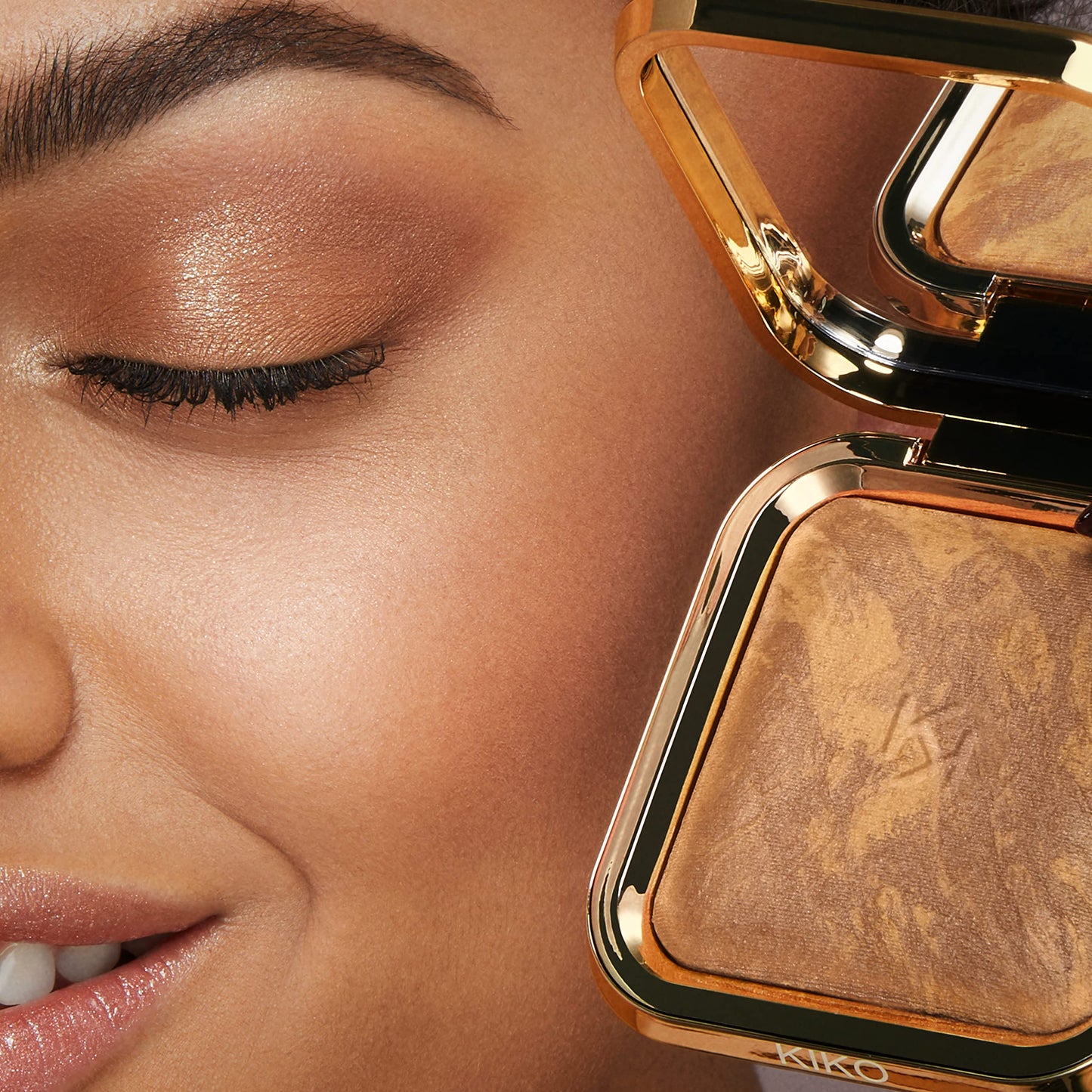Hydrating baked bronzer powder with hyaluronic acid for natural radiant look