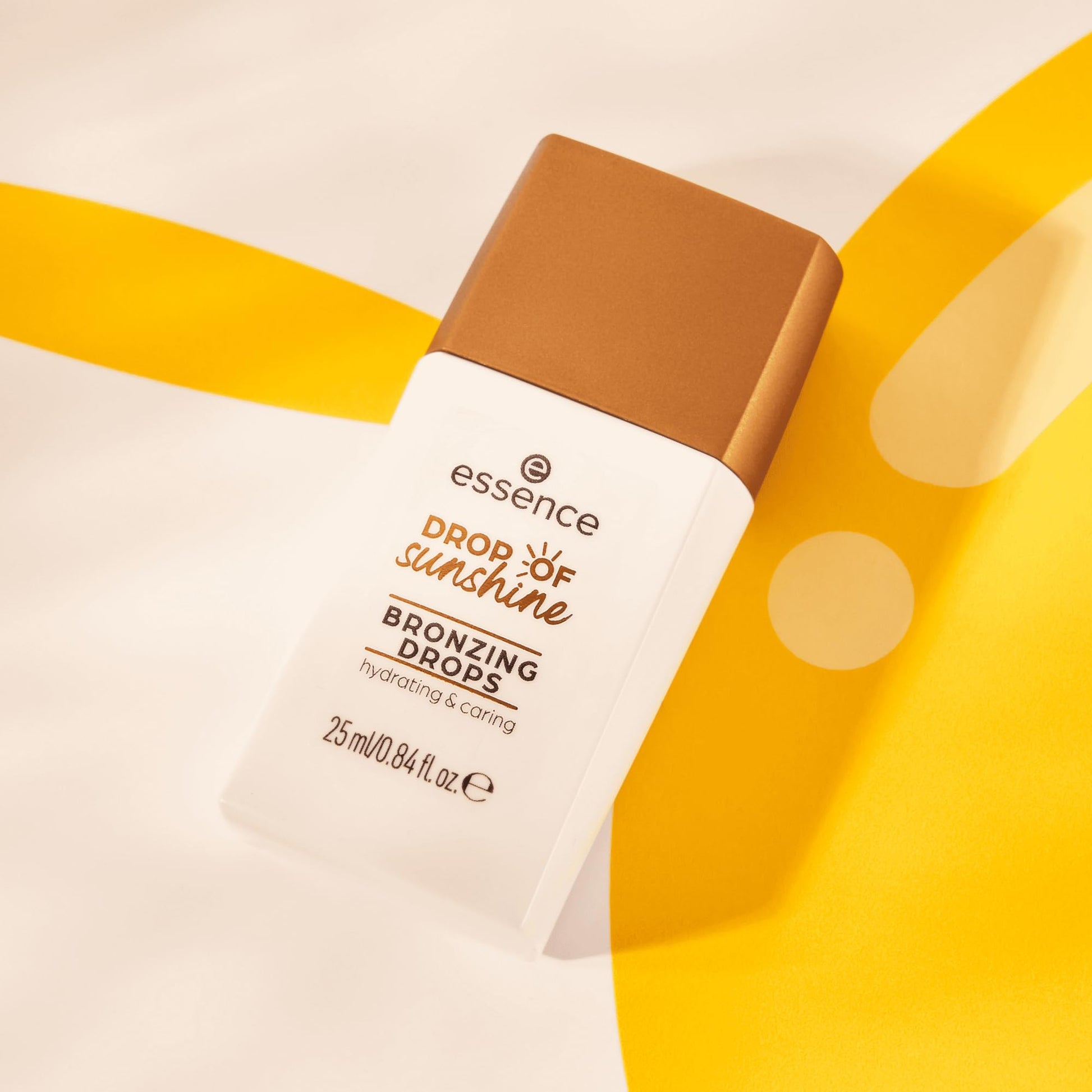 Essence imported makeup product highlighting the hydrating glycerin and jojoba oil formula properties.