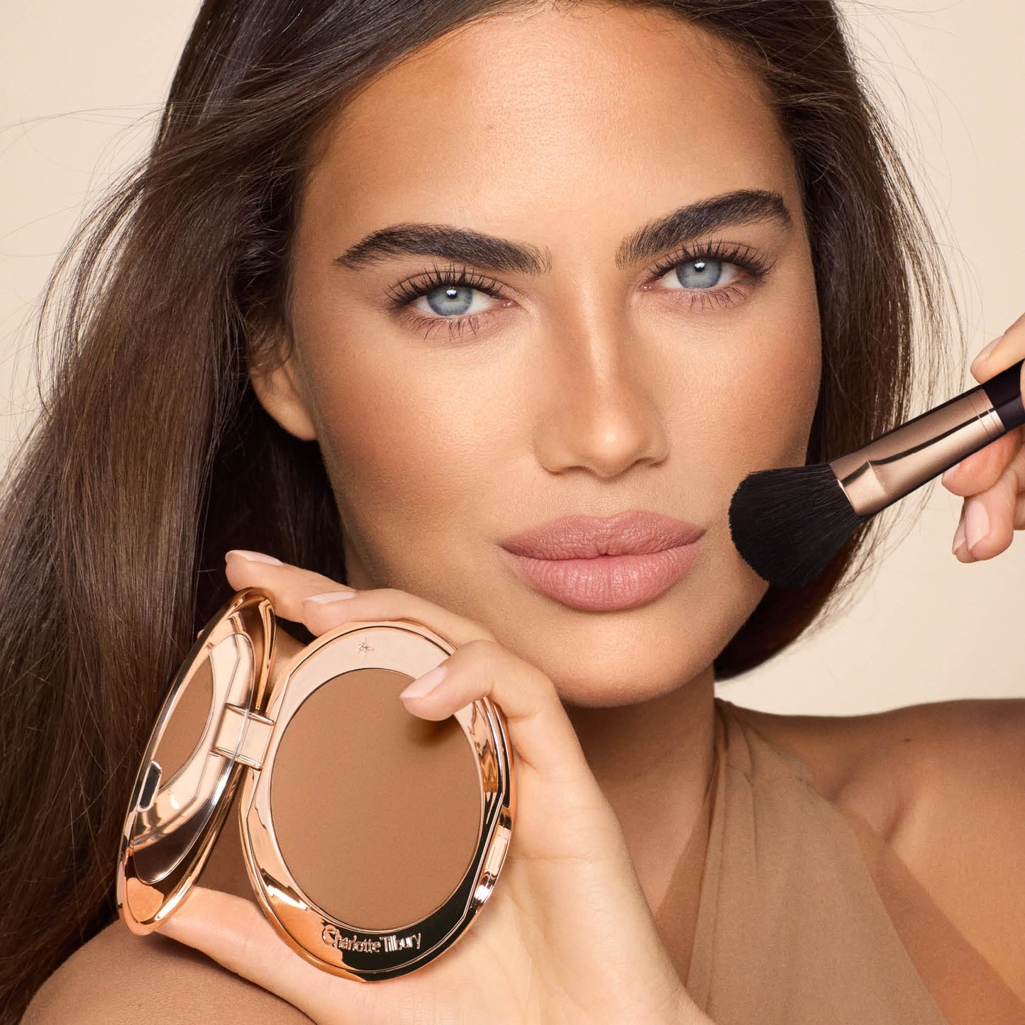 Refillable Charlotte Tilbury smoothing powder bronzer packaging details