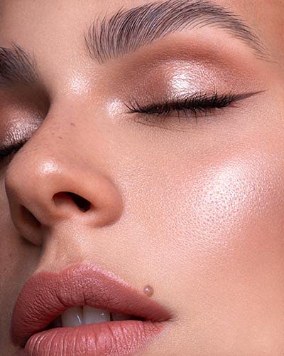 Catrice More Than Glow Highlighter back label with ingredient and size details