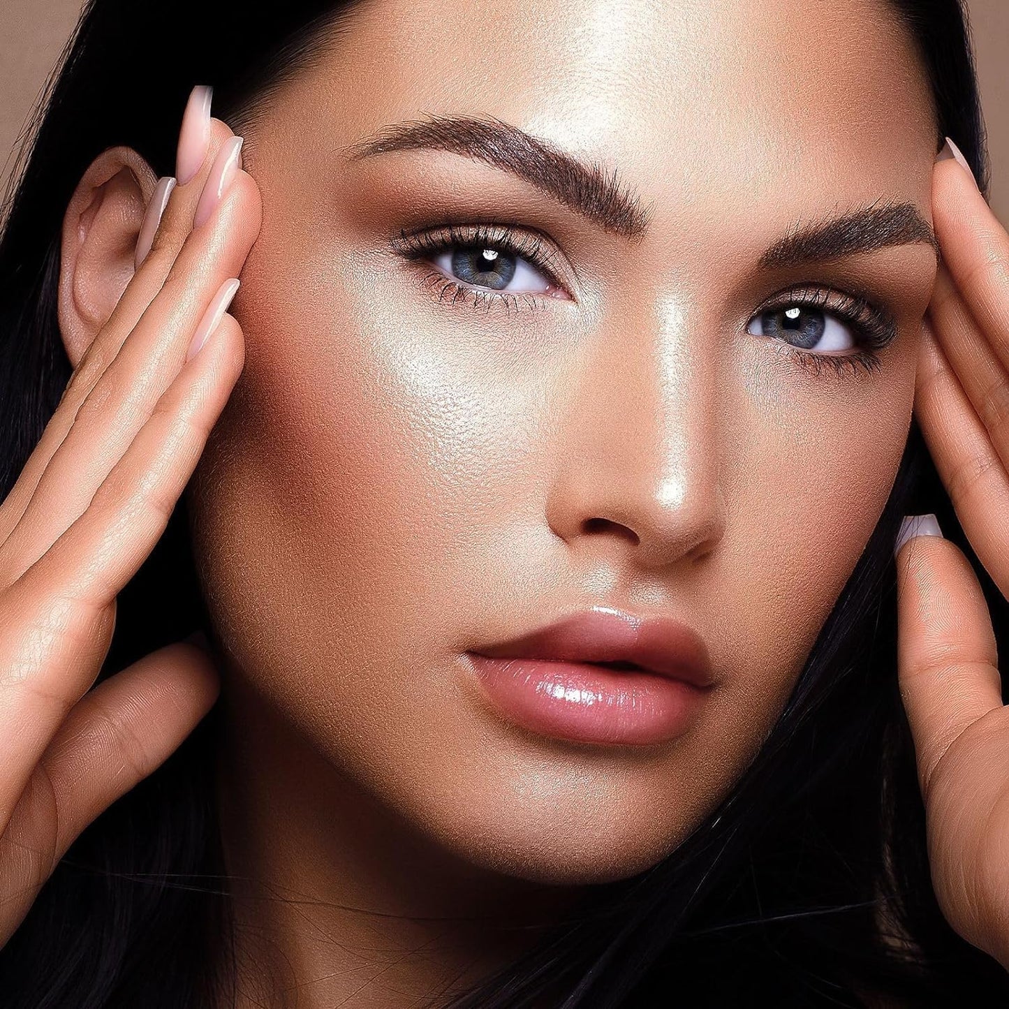 URQT creamy blendable contour stick side view highlighting the cushion tip