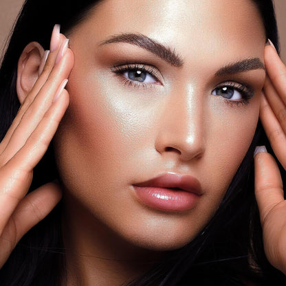 URQT creamy blendable contour stick side view highlighting the cushion tip