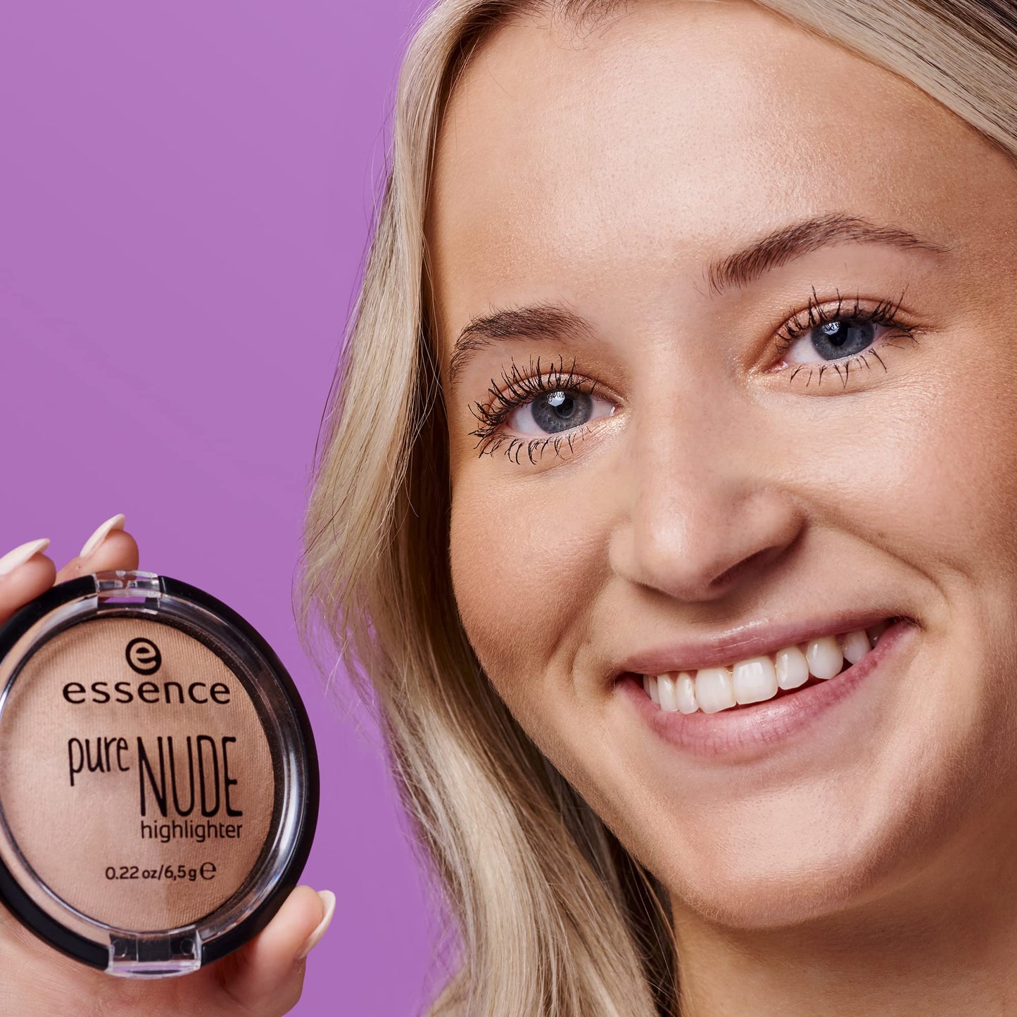 Finely milled Essence baked highlighter compact highlighting the soft sheen finish.
