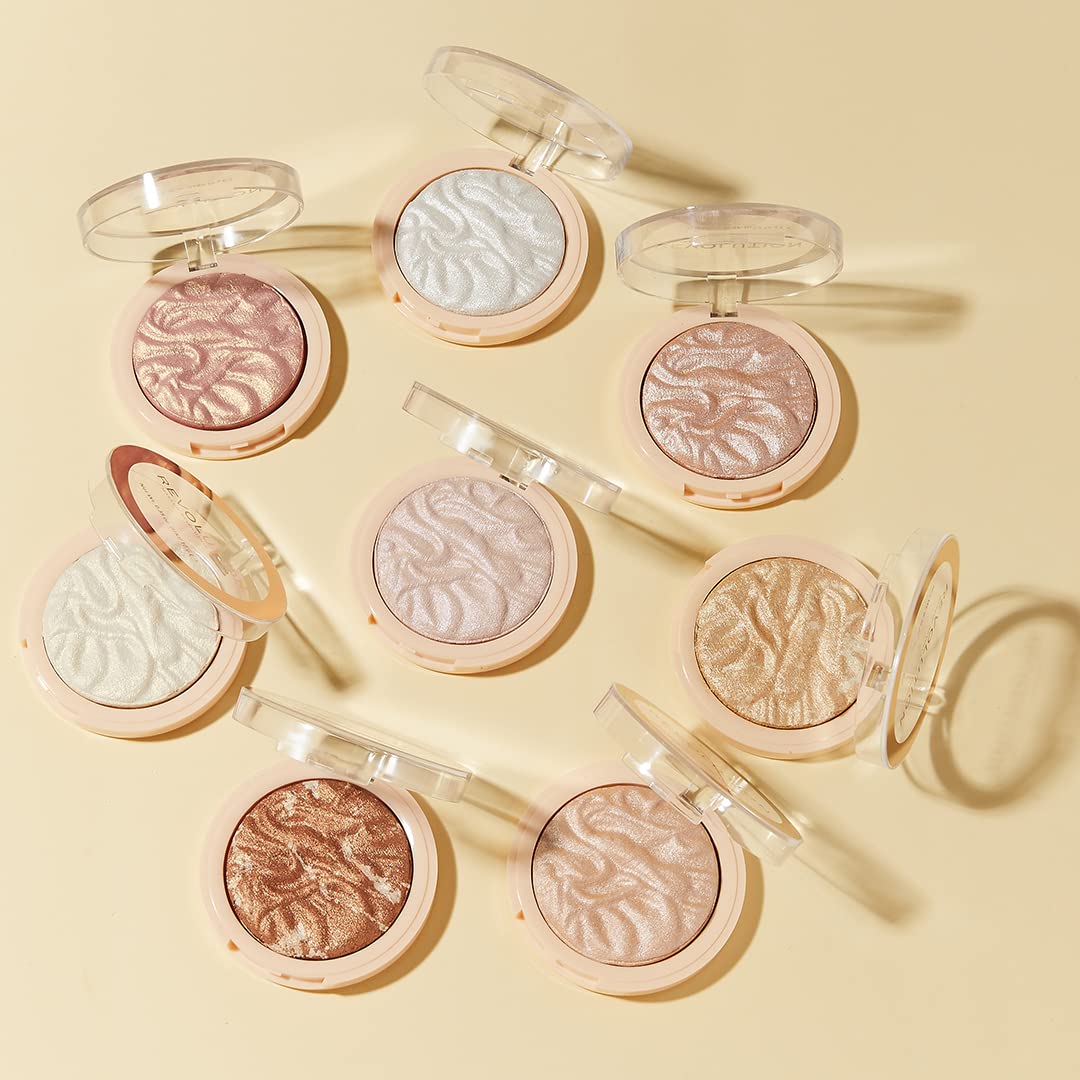 Top view angle of the vegan and cruelty free Reloaded highlighter compact container