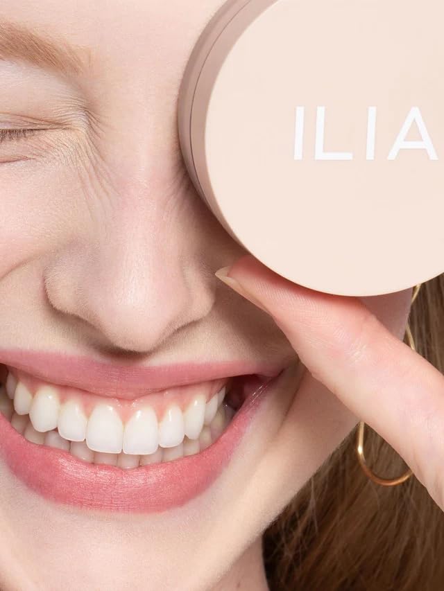 Back view of Ilia Soft Focus Setting Powder showing ingredients