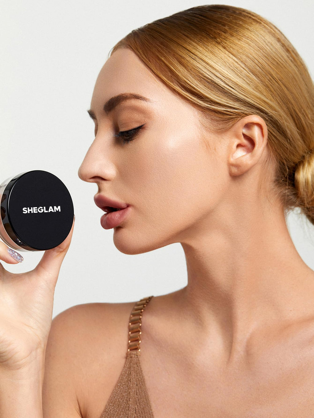 SHEGLAM poreless setting powder side profile
