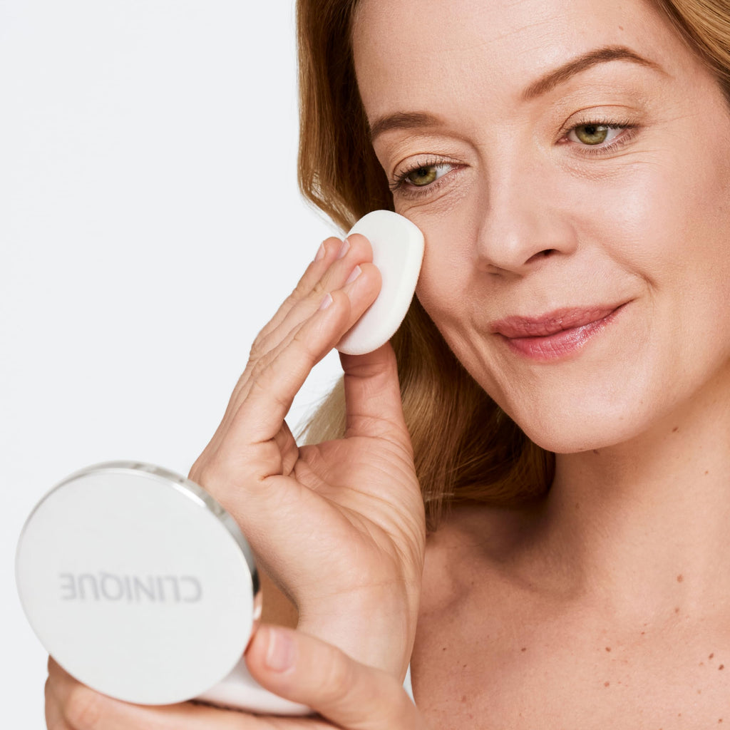 Clinique Beyond Perfecting Powder Foundation packaging box