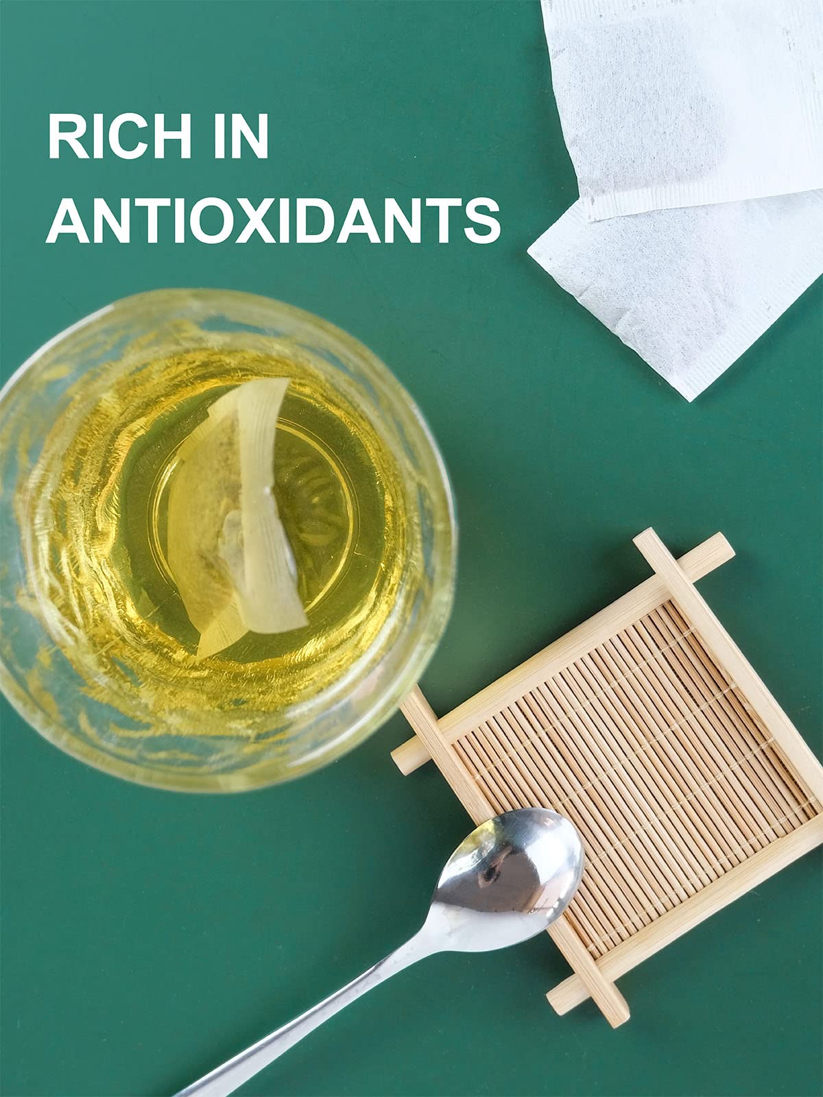 Preparation of TeeLux green tea in a clear glass mug