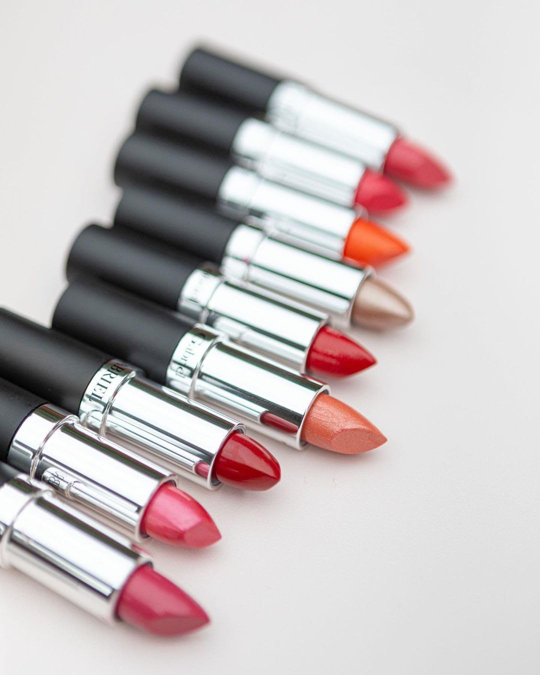 All natural smoothing lip primer stick for long lasting makeup.