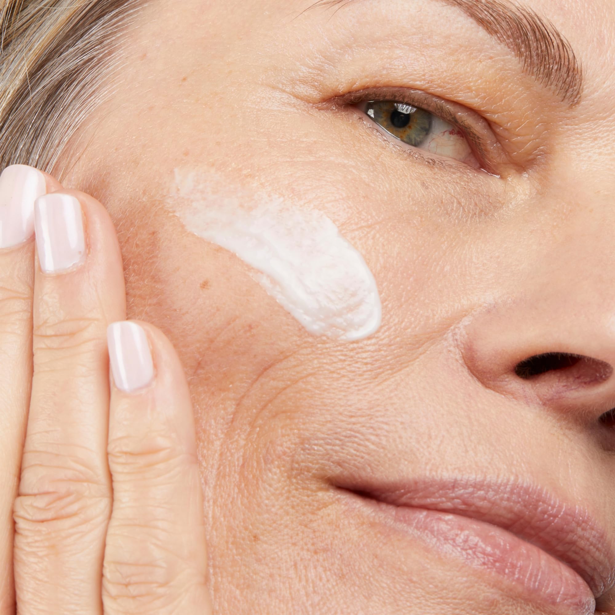 No7 Pure Retinol anti aging face serum packaging details highlighting collagen peptides