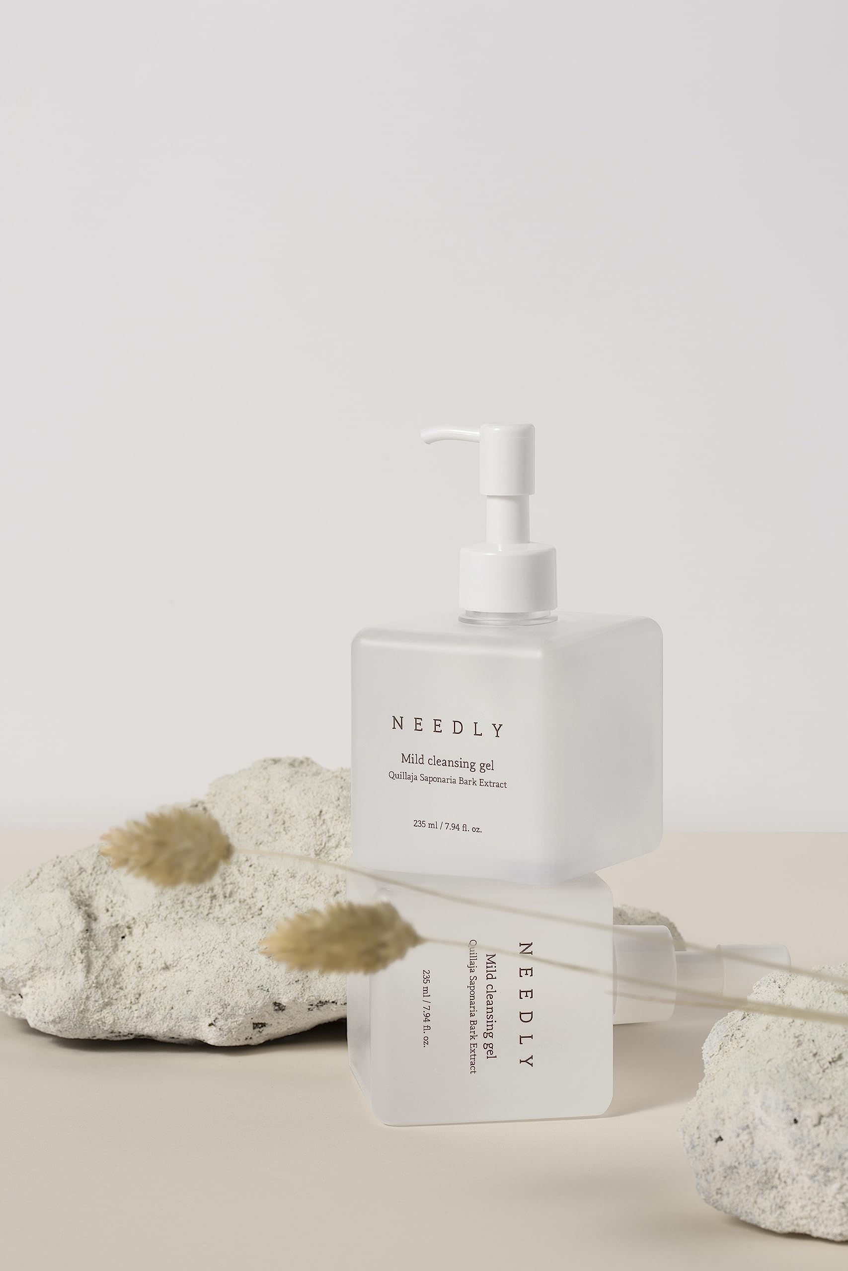 Texture shot of the clear Needly mild cleansing gel turning into a soft lather