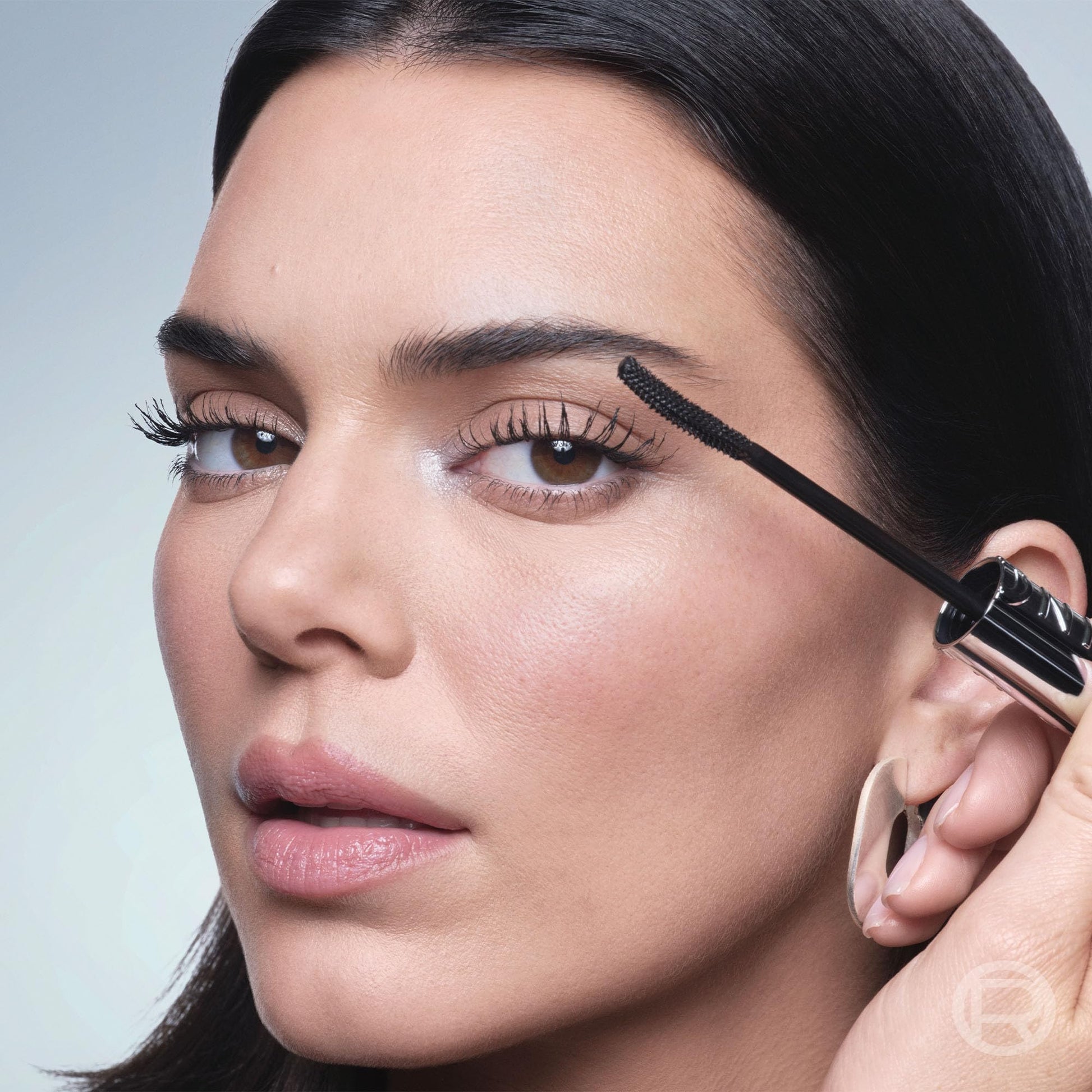 Side profile of the metallic silver packaging for L'Oreal Paris Extensionist lengthening and curling mascara.
