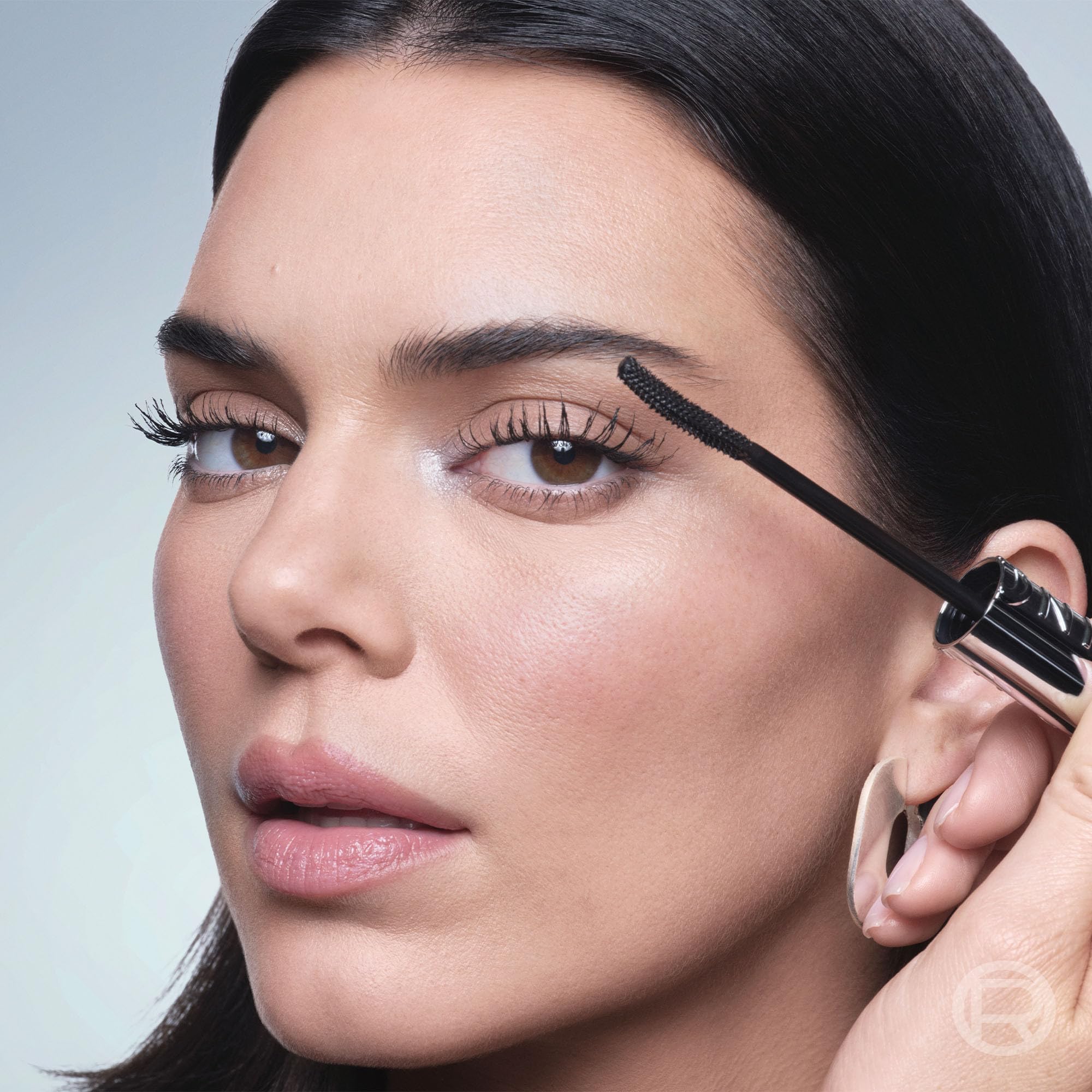 Side profile of the metallic silver packaging for L'Oreal Paris Extensionist lengthening and curling mascara.