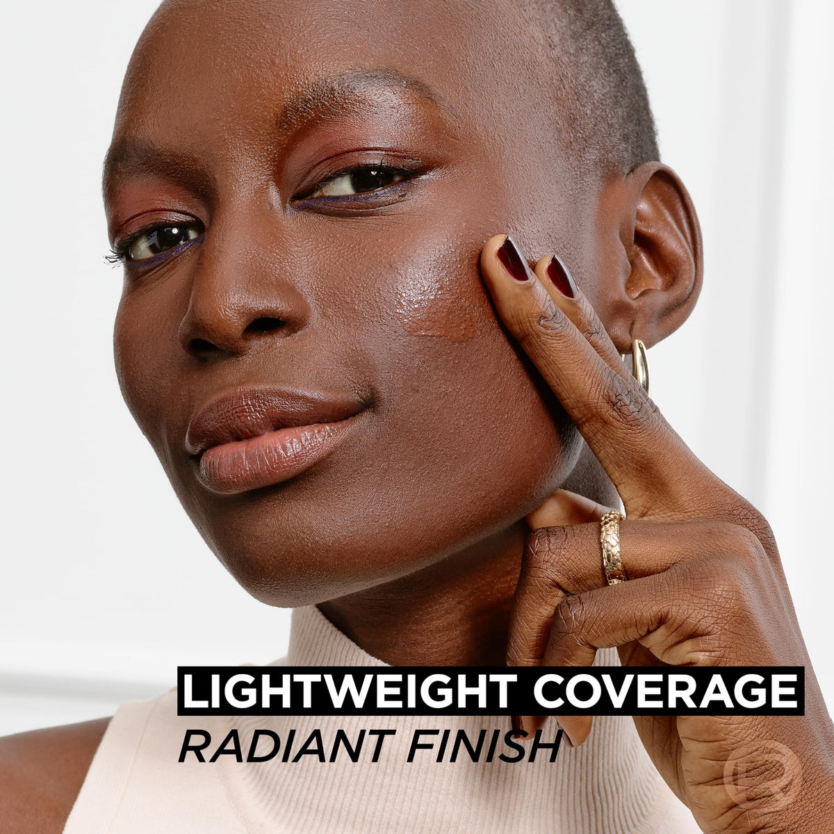 L'Oreal Paris radiant finish foundation in use