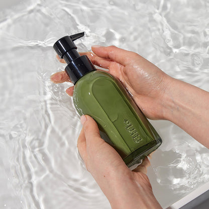 Texture of Filflo Rolling Milk Facial Cleanser on skin