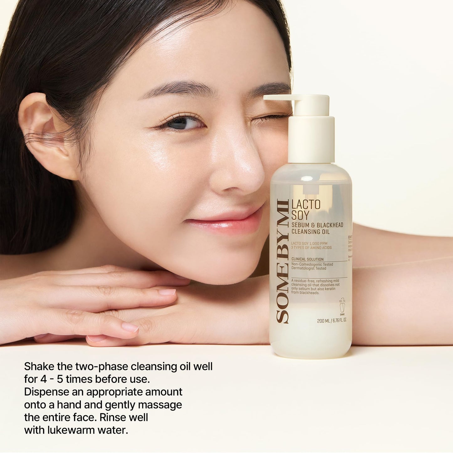 Applying Some By Mi Cleansing Oil for pore care