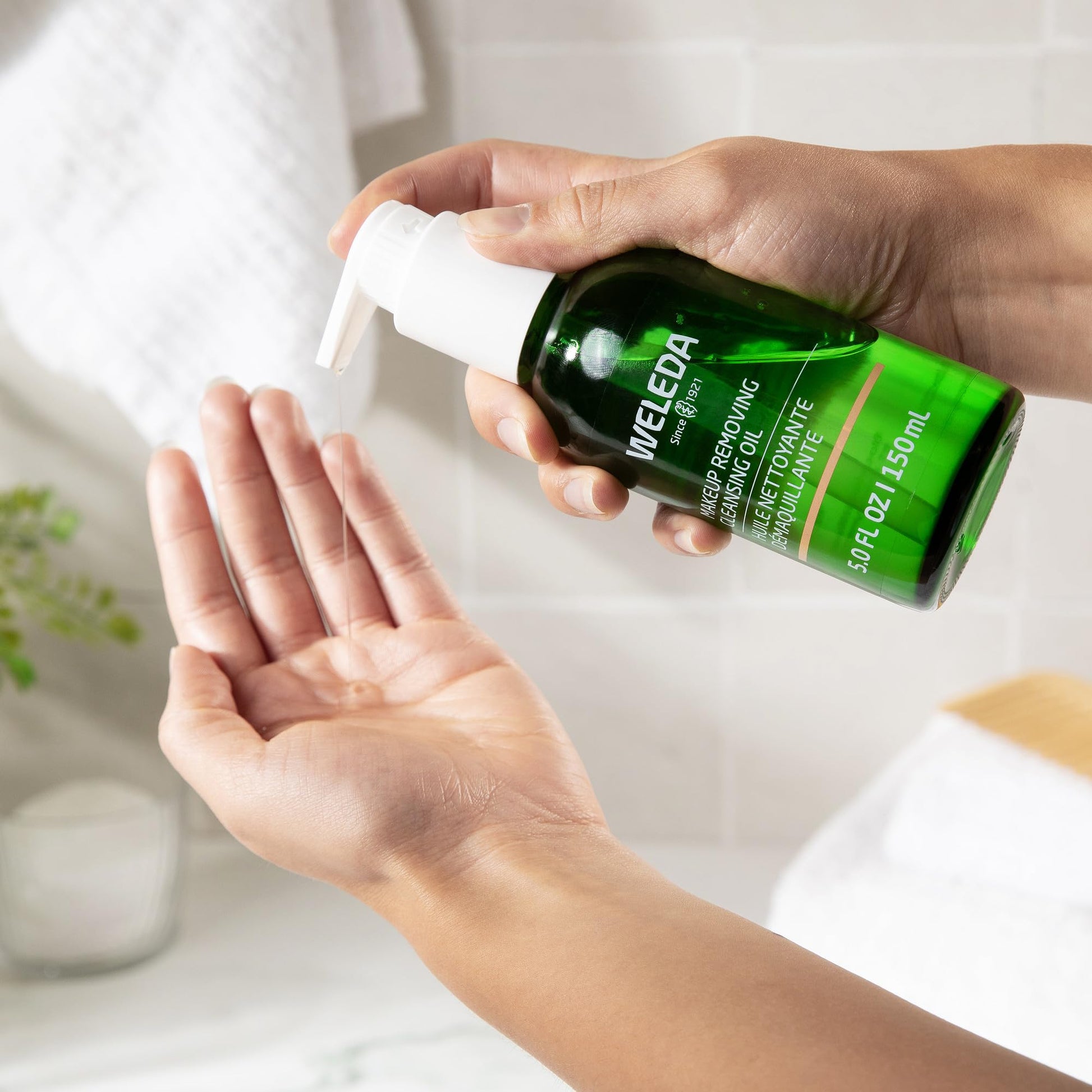 Close up of Weleda Makeup Removing Cleansing Oil bottle cap