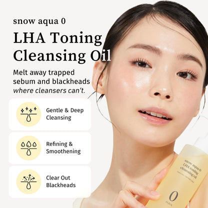 Nooni Snow Aqua Ginseng Deep Cleansing Oil showing texture on hand