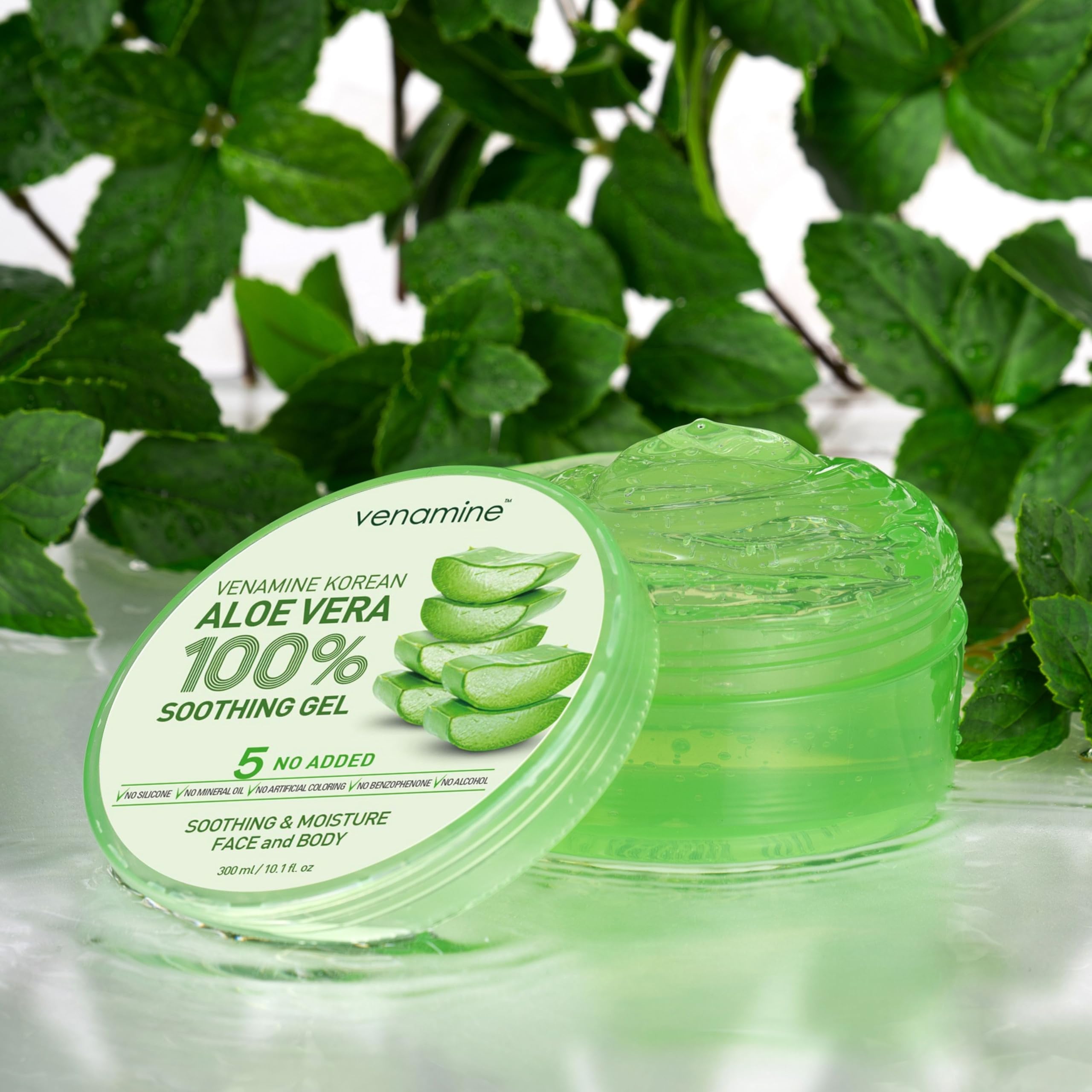 Venamine 100 percent organic aloe vera gel texture close up