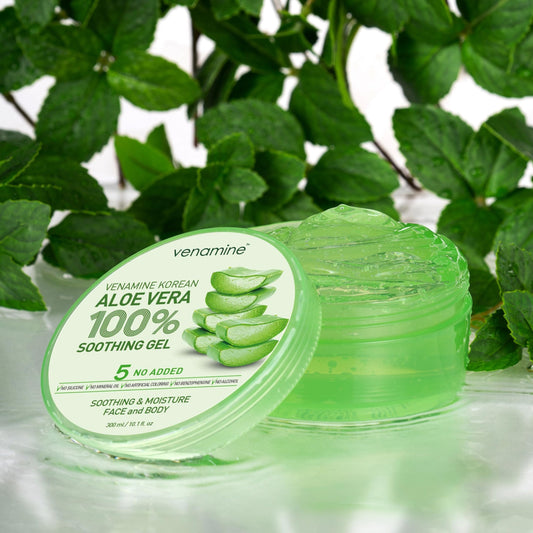 Venamine 100 percent organic aloe vera gel texture close up