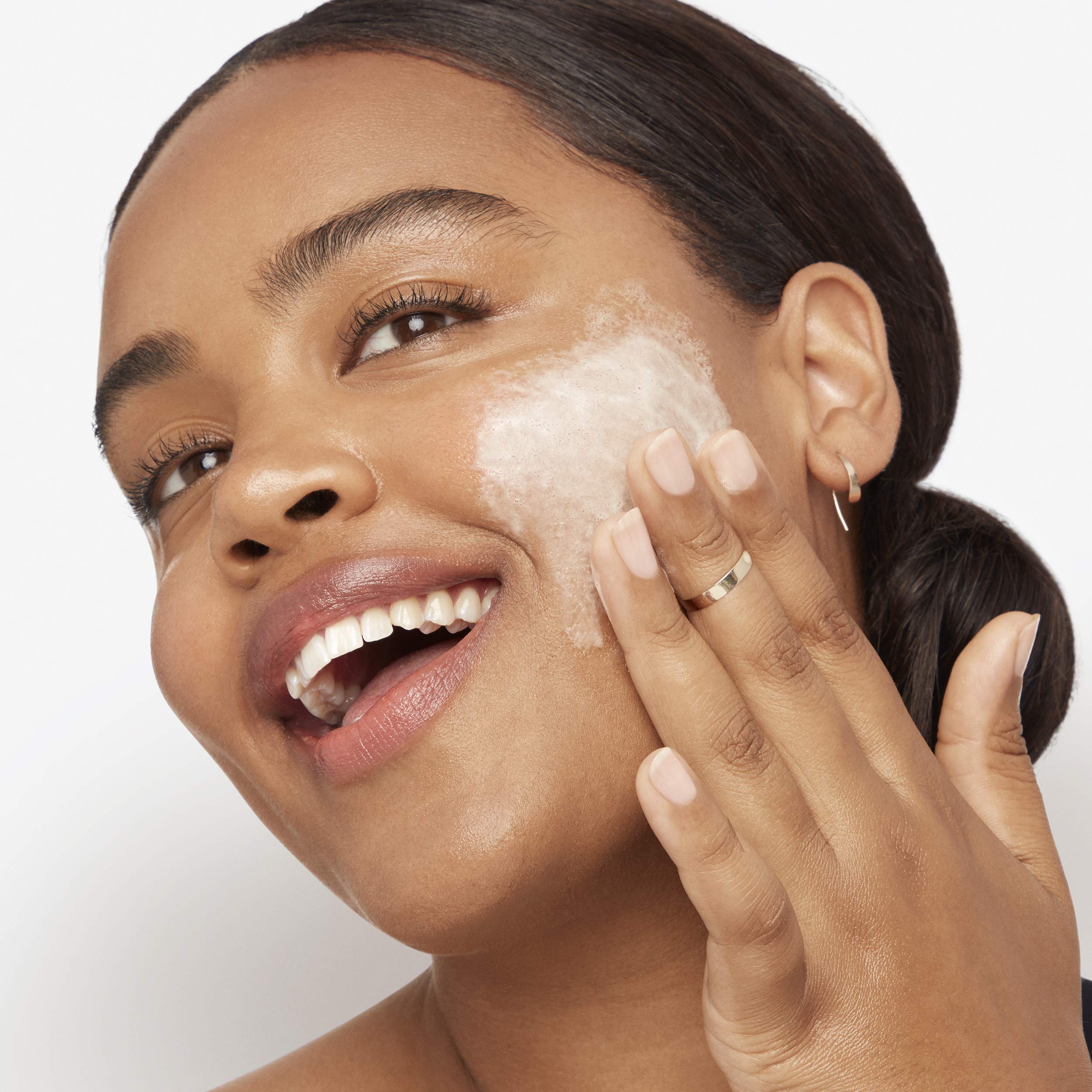 Olay daily citrus scrub tube showing the 150 mL size text