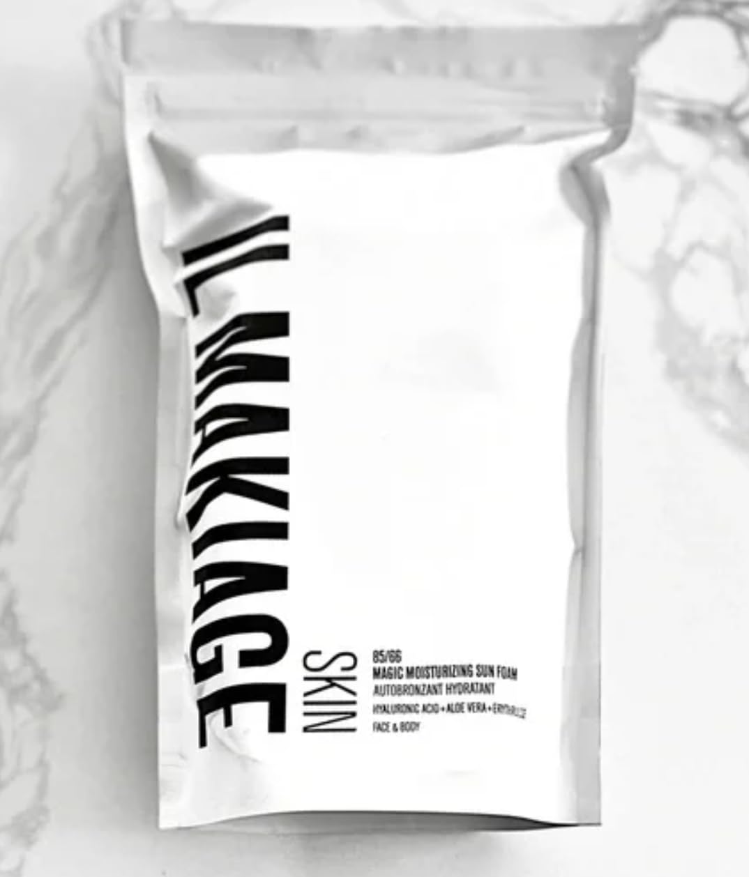 Professional kabuki brush for IL Makiage sunless tanning foam application