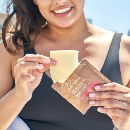Side profile of Dr. Dennis Gross glow pad face treatment box