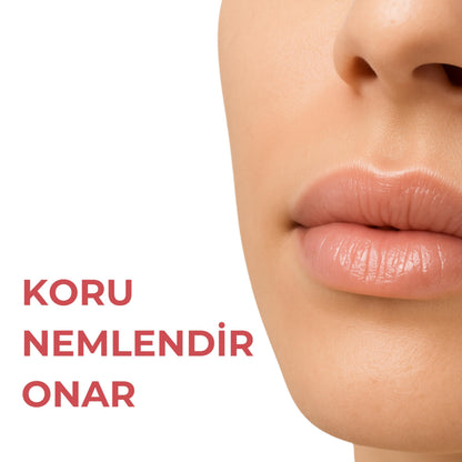 Clear application texture of Licape SPF 30 sun protection lip balm