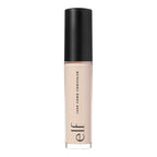 Close-up of the large doe-foot applicator on the liquid face concealer.