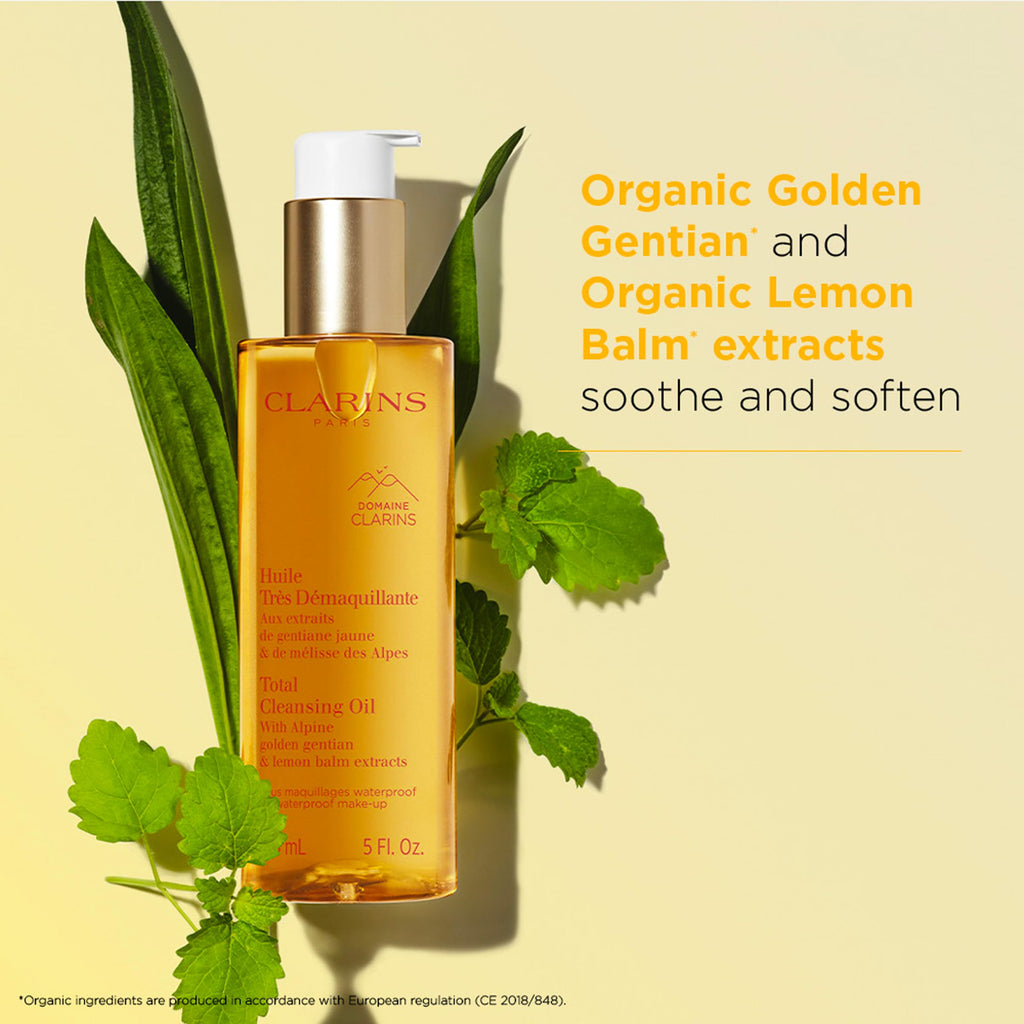Clarins Total Cleansing Oil texture demonstration