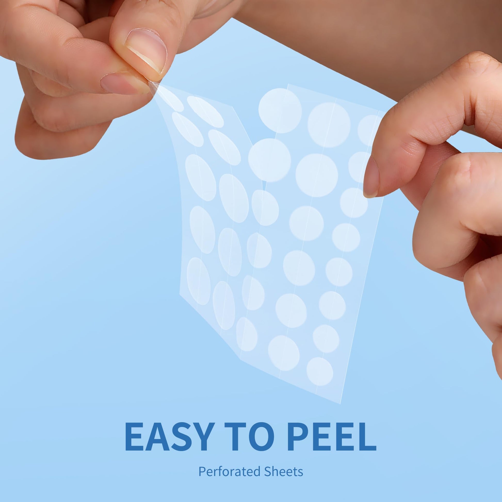 Application demonstration of putting a Daolyo hydrocolloid patch on a facial blemish.